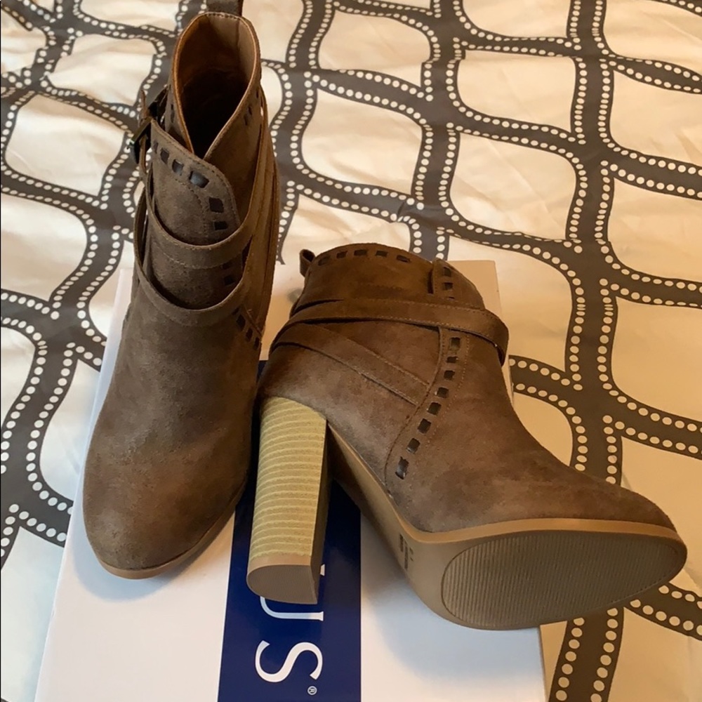 WRAP STITCH DETAIL BOOTIES